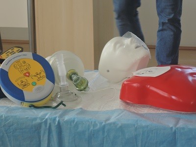Usposabljanje za rokovanje z defibrilatorjem 