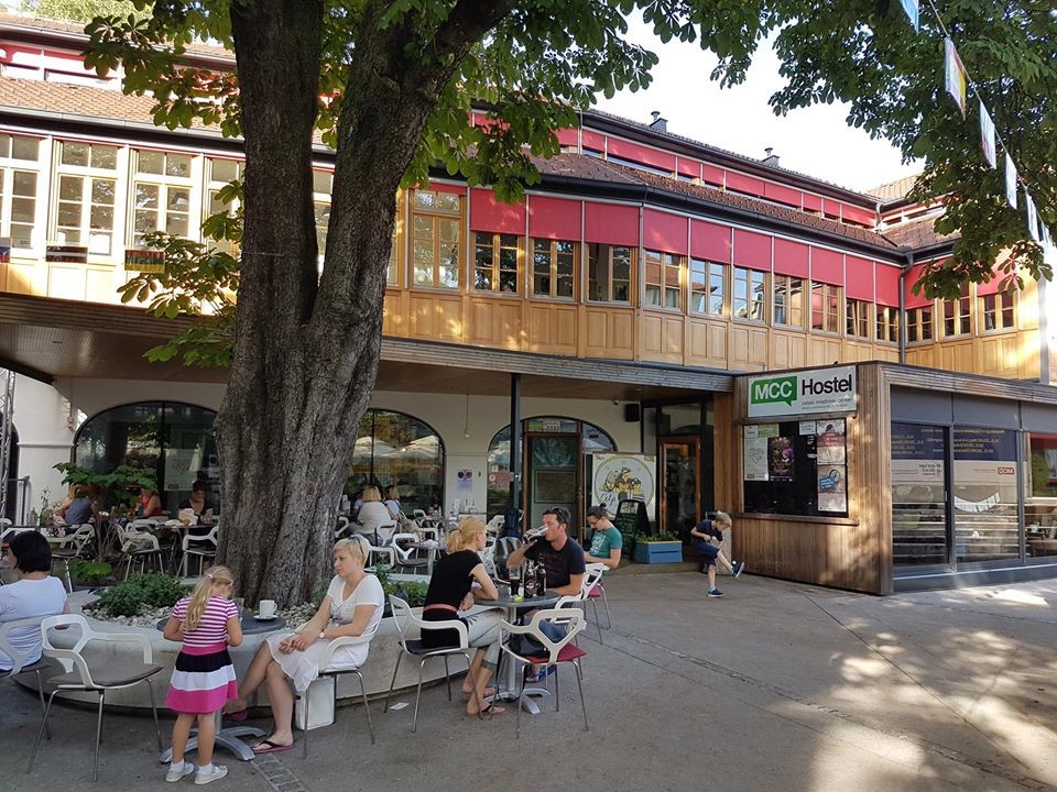 MCC Hostel, ki deluje znotraj Celjskega mladinskega centra ponudil pomoč uslužbencem Splošne bolnišnice Celje