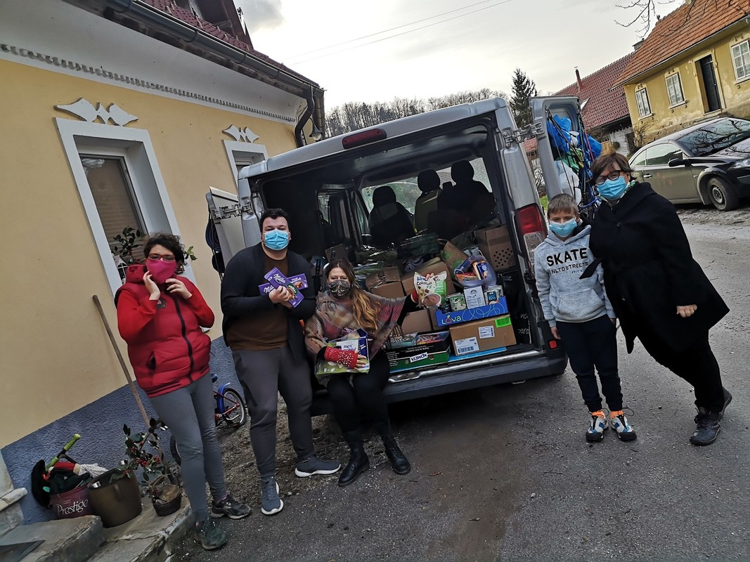 12/20 Predaja zbranega potrošnega materiala  za Malo hišo na Pilštajnu