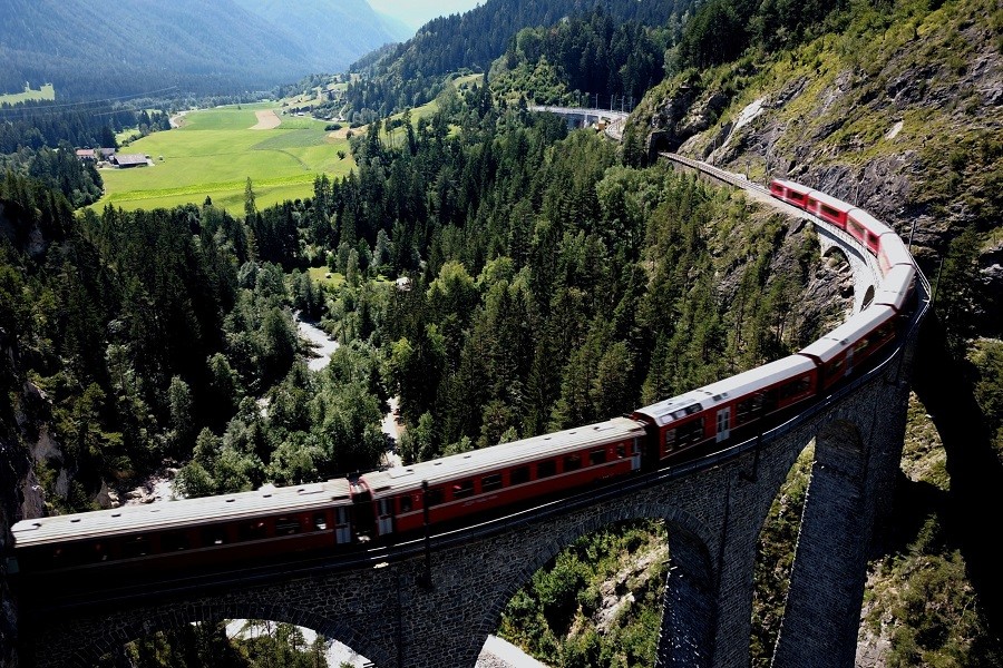 Yoalin – Youth Alpine Interrail – podarja 150 vozovnic za odkrivanje Alp